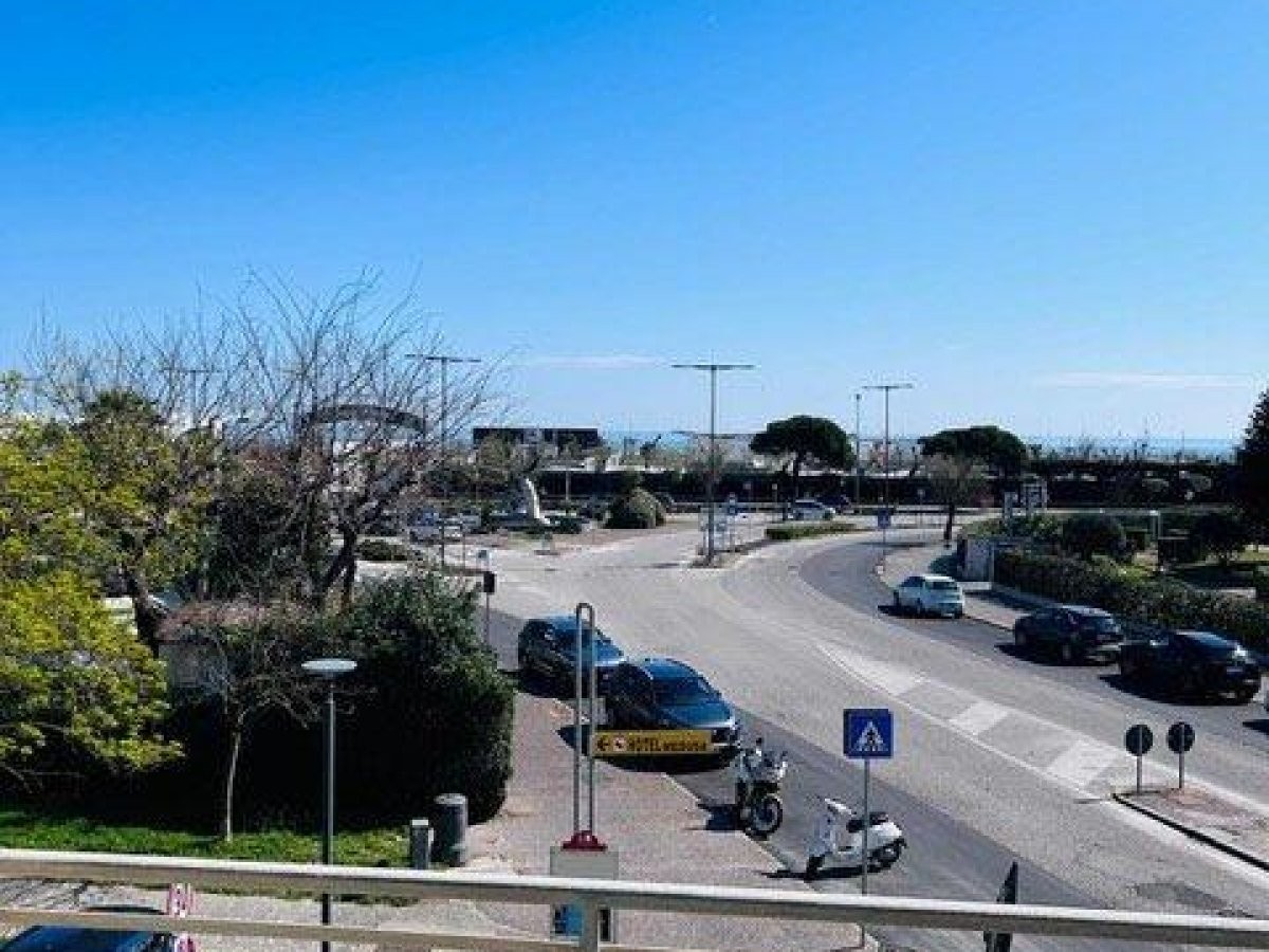 Ampio appartamento in centro fronte mare